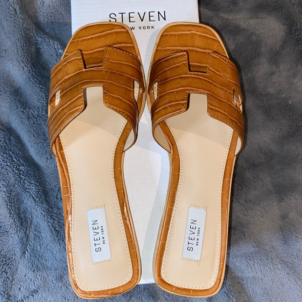 *New* Steve Madden Cognac Sandals